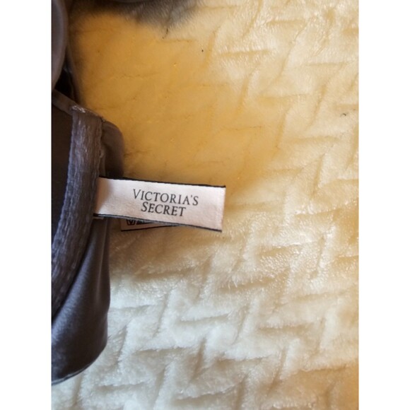 Victoria’s Secret Incredible Body by Victoria-racerback lace-32D - Picture 3 of 4